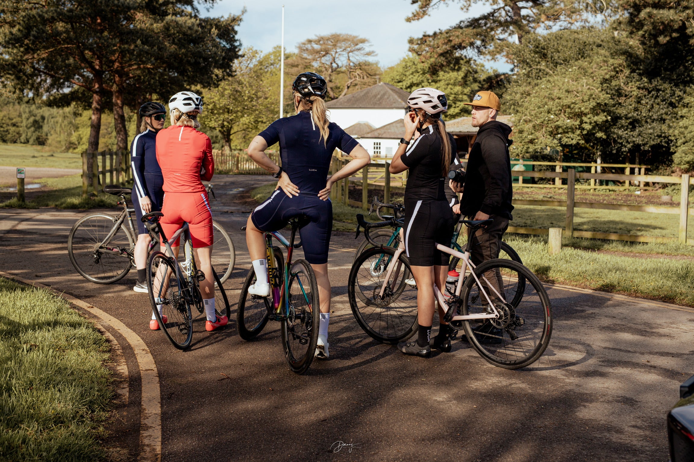 Luca_Female_Cyclists